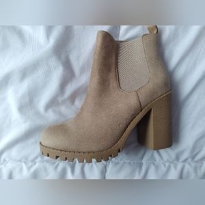 Heel boots